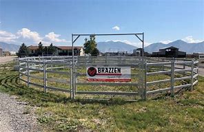 Brazzen High Top Horse Round Yard Gate