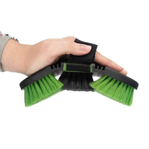 FLEXIBLE BODY BRUSH